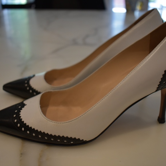 Manolo Blahnik Two-Tone Leather Pointed Toe Pump - Picture 3 of 4